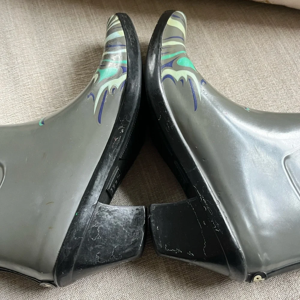 Dav Western Style Rubber Rain Boots with a Koi Fish Design. Women's Size: 5.